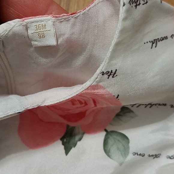 Beautiful dress for girl size 36 months - Picture 3 of 5